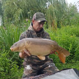 Angler with a 20lb carp caught at Alderwood Fishery